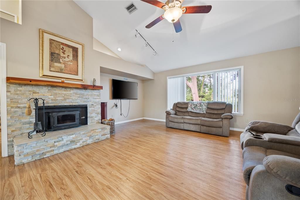 待售: $350,000 (3 贝兹, 2 浴室, 1776 平方英尺)