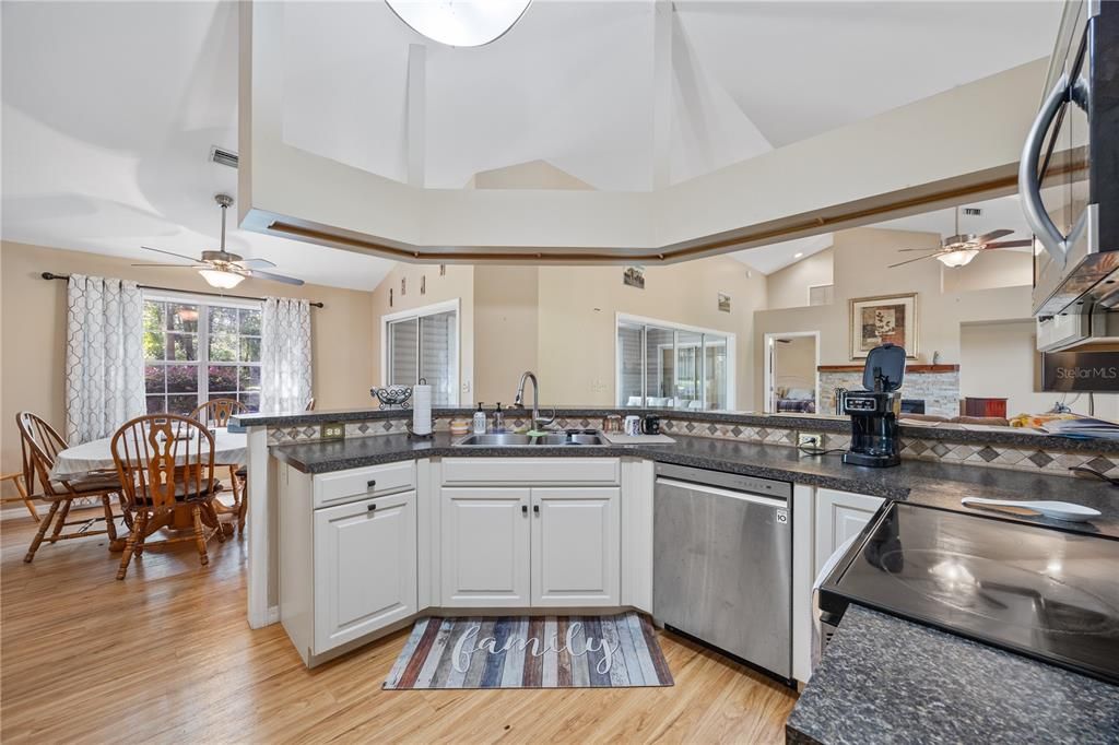 待售: $350,000 (3 贝兹, 2 浴室, 1776 平方英尺)