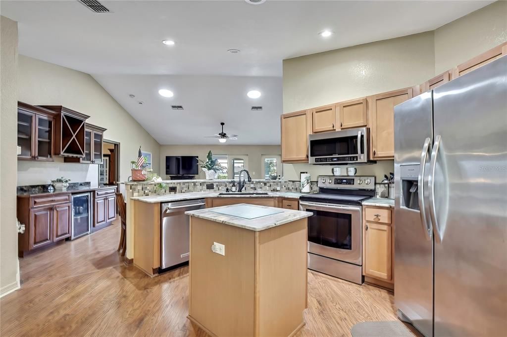 待售: $359,500 (4 贝兹, 2 浴室, 2035 平方英尺)