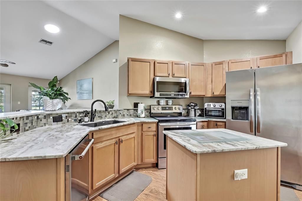 待售: $359,500 (4 贝兹, 2 浴室, 2035 平方英尺)