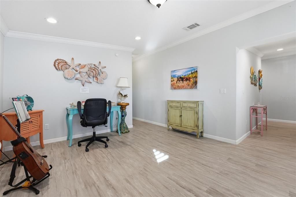 For Sale: $750,000 (3 beds, 2 baths, 1948 Square Feet)