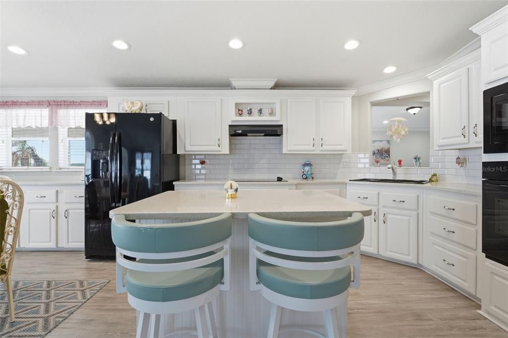 For Sale: $750,000 (3 beds, 2 baths, 1948 Square Feet)