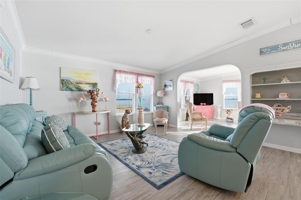 For Sale: $750,000 (3 beds, 2 baths, 1948 Square Feet)