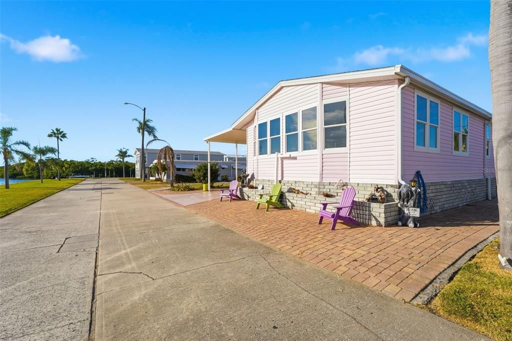 For Sale: $750,000 (3 beds, 2 baths, 1948 Square Feet)