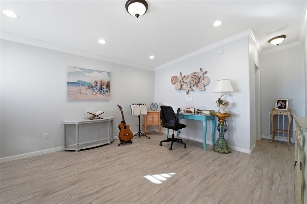 For Sale: $750,000 (3 beds, 2 baths, 1948 Square Feet)