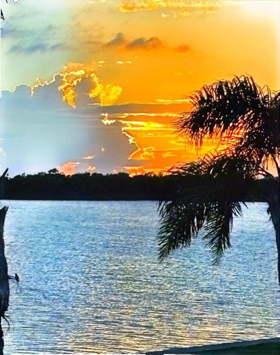 For Sale: $750,000 (3 beds, 2 baths, 1948 Square Feet)