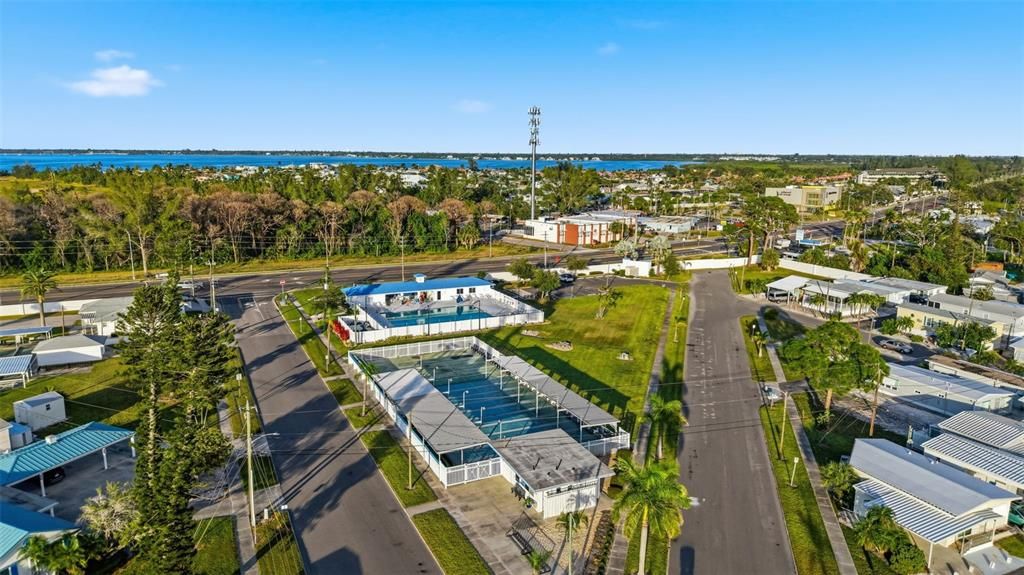 For Sale: $750,000 (3 beds, 2 baths, 1948 Square Feet)