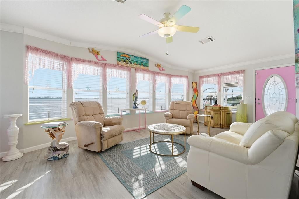 For Sale: $750,000 (3 beds, 2 baths, 1948 Square Feet)