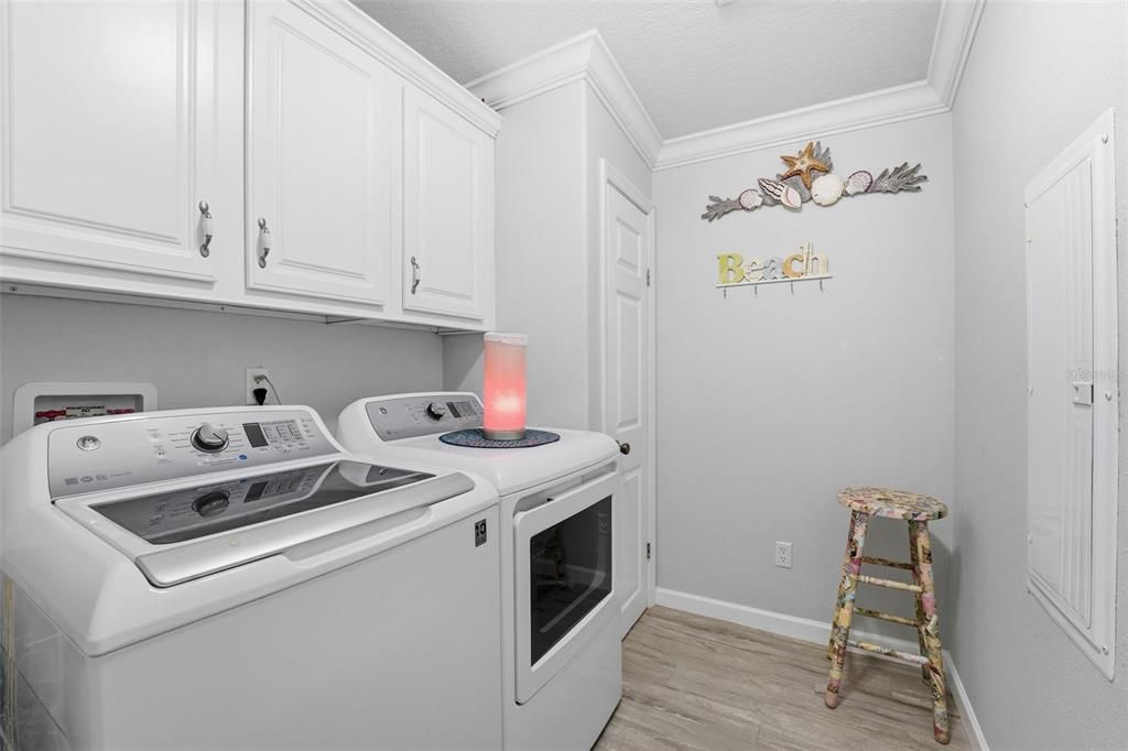 For Sale: $750,000 (3 beds, 2 baths, 1948 Square Feet)