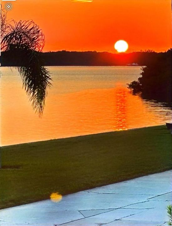 For Sale: $750,000 (3 beds, 2 baths, 1948 Square Feet)