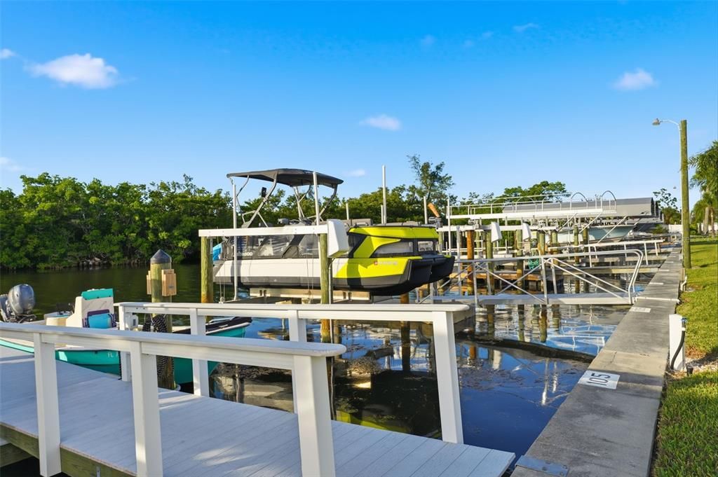 For Sale: $750,000 (3 beds, 2 baths, 1948 Square Feet)