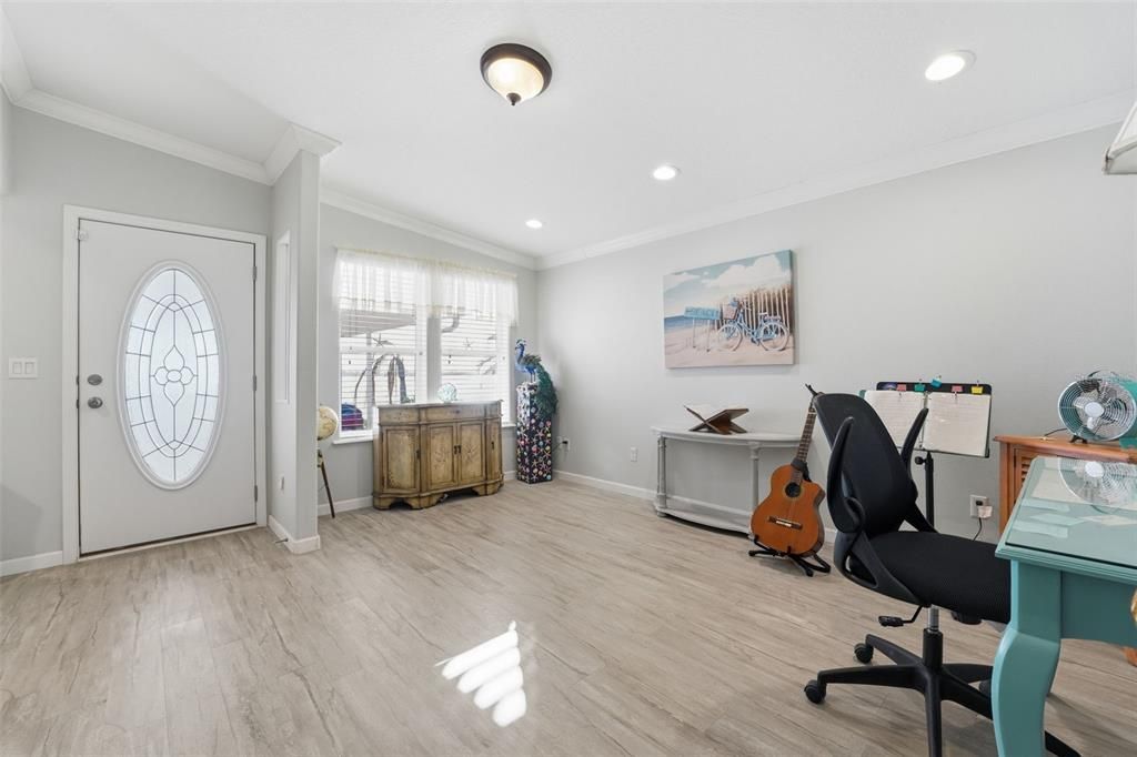 For Sale: $750,000 (3 beds, 2 baths, 1948 Square Feet)