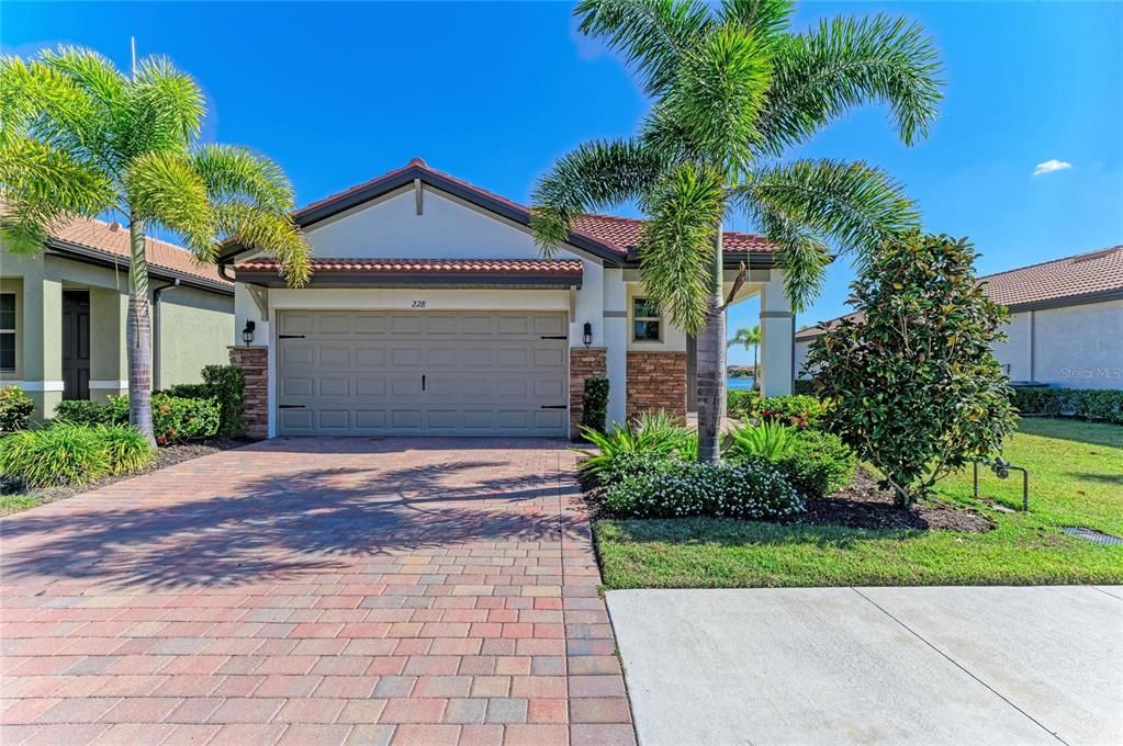 For Sale: $449,900 (3 beds, 2 baths, 1614 Square Feet)