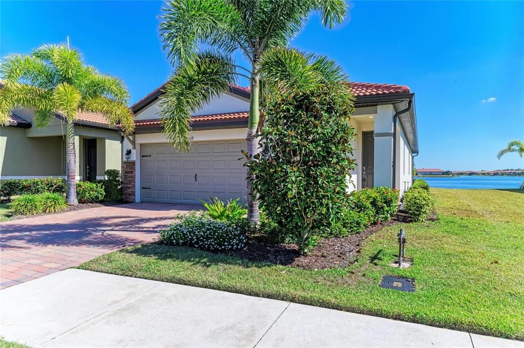 For Sale: $449,900 (3 beds, 2 baths, 1614 Square Feet)