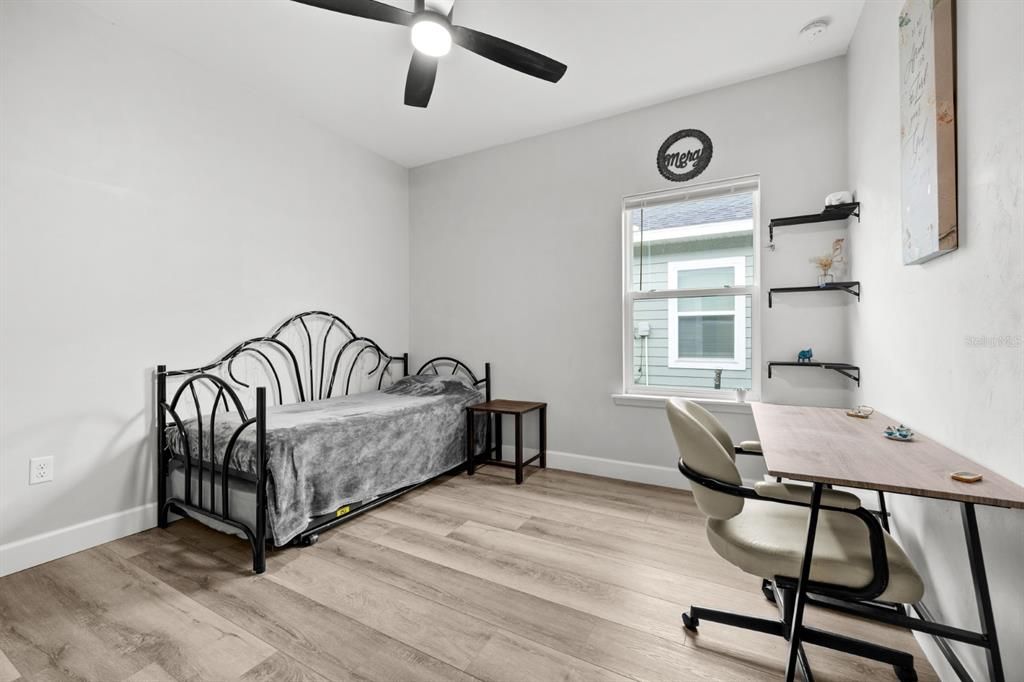 For Sale: $399,999 (4 beds, 2 baths, 1810 Square Feet)