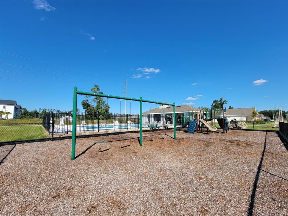 For Sale: $399,999 (4 beds, 2 baths, 1810 Square Feet)