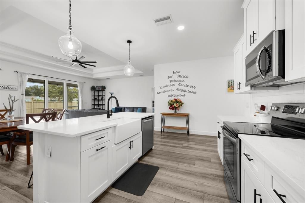 For Sale: $399,999 (4 beds, 2 baths, 1810 Square Feet)