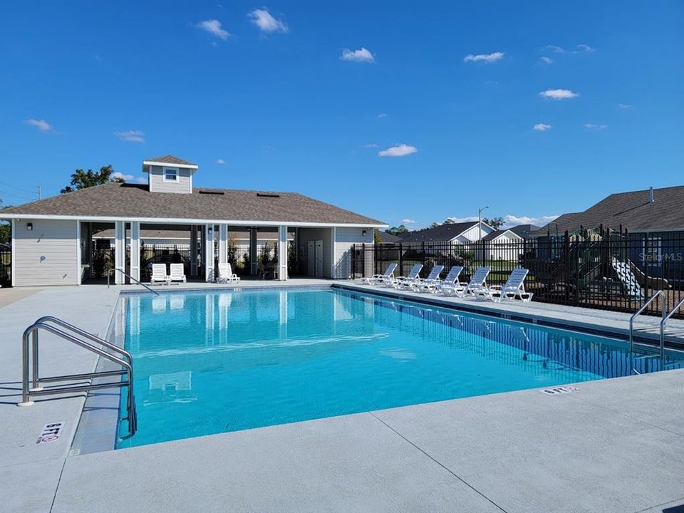 For Sale: $399,999 (4 beds, 2 baths, 1810 Square Feet)