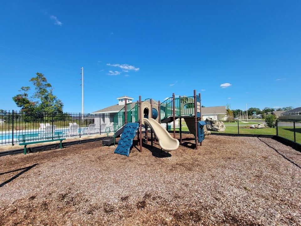 For Sale: $399,999 (4 beds, 2 baths, 1810 Square Feet)