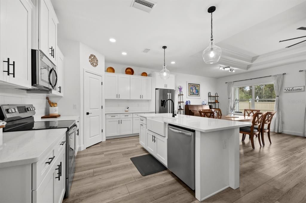 For Sale: $399,999 (4 beds, 2 baths, 1810 Square Feet)