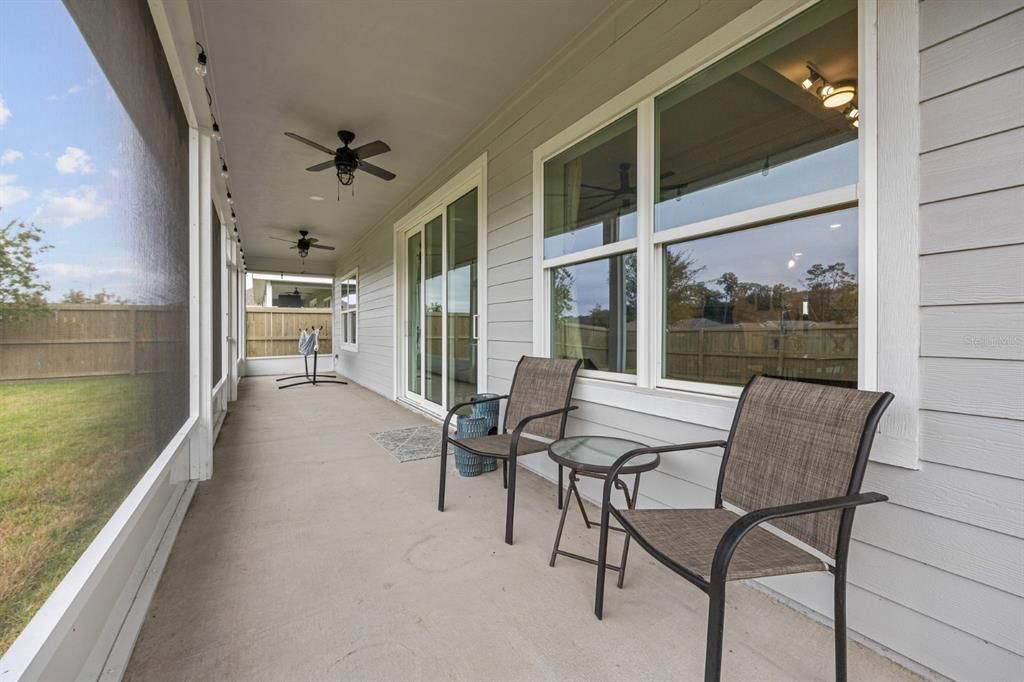 For Sale: $399,999 (4 beds, 2 baths, 1810 Square Feet)