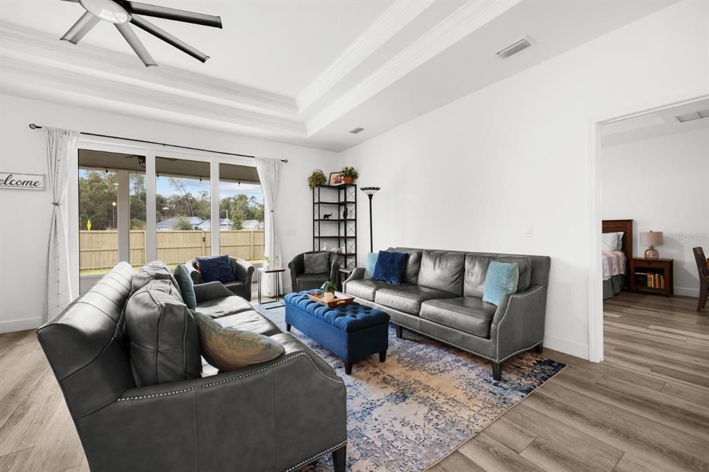 For Sale: $399,999 (4 beds, 2 baths, 1810 Square Feet)