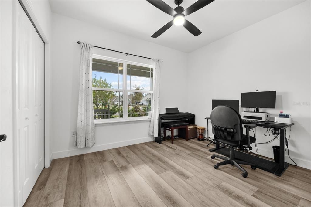 For Sale: $399,999 (4 beds, 2 baths, 1810 Square Feet)