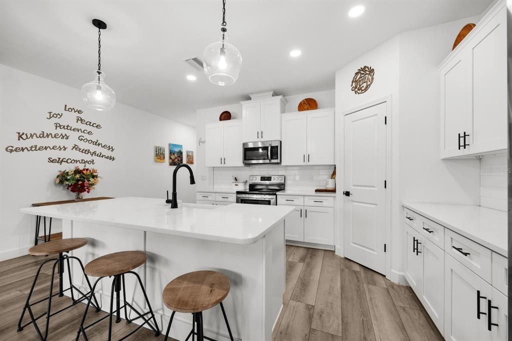 For Sale: $399,999 (4 beds, 2 baths, 1810 Square Feet)