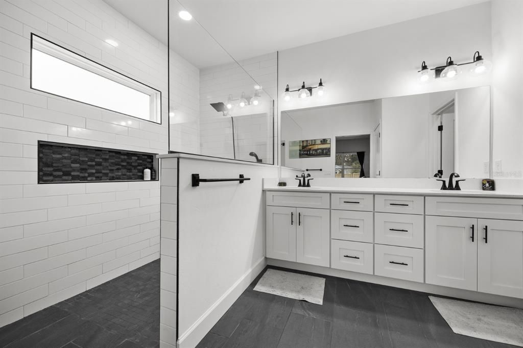 For Sale: $399,999 (4 beds, 2 baths, 1810 Square Feet)