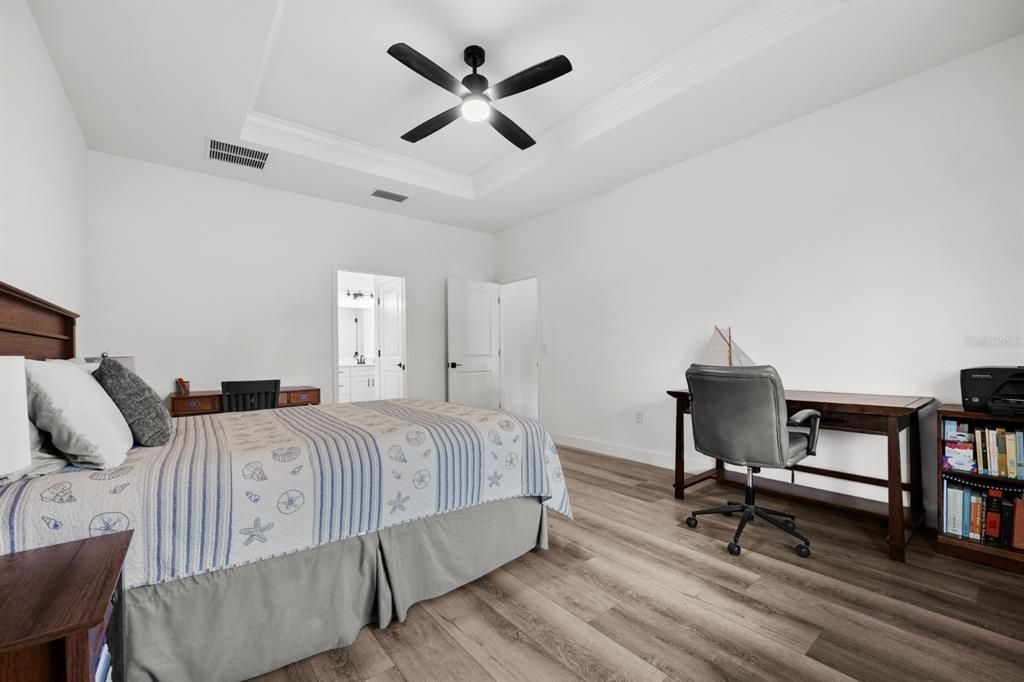 For Sale: $399,999 (4 beds, 2 baths, 1810 Square Feet)