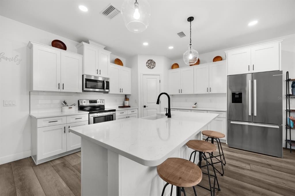 For Sale: $399,999 (4 beds, 2 baths, 1810 Square Feet)