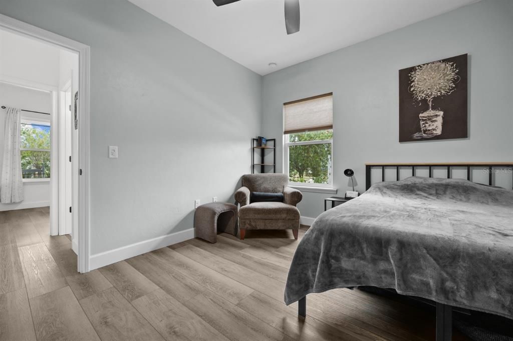 For Sale: $399,999 (4 beds, 2 baths, 1810 Square Feet)