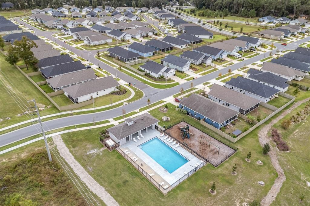 For Sale: $399,999 (4 beds, 2 baths, 1810 Square Feet)