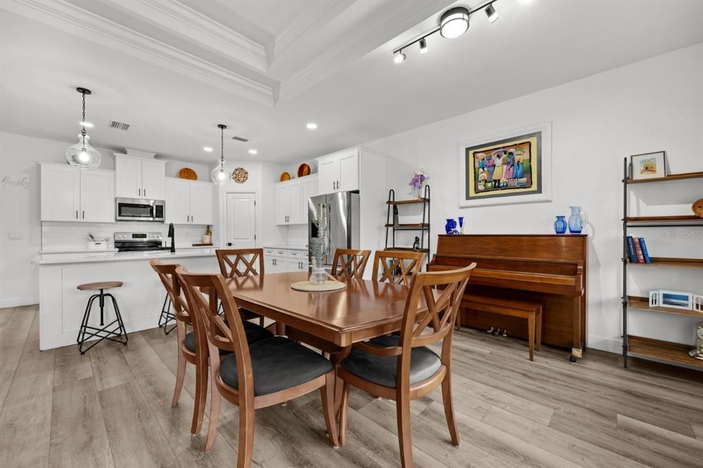 For Sale: $399,999 (4 beds, 2 baths, 1810 Square Feet)