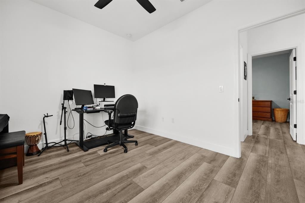 For Sale: $399,999 (4 beds, 2 baths, 1810 Square Feet)