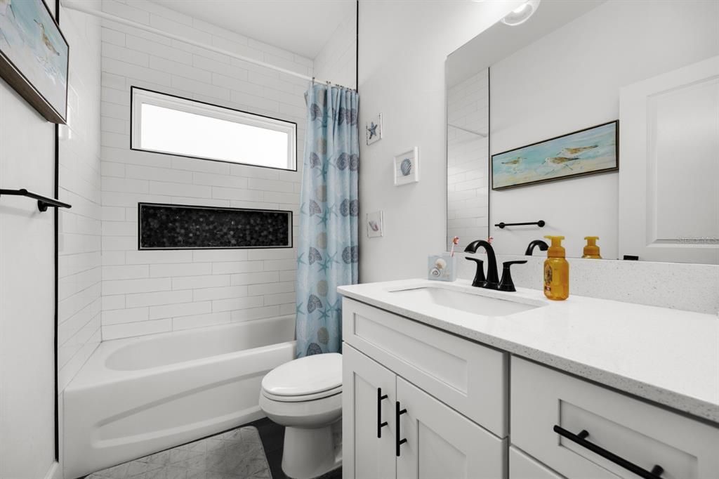 For Sale: $399,999 (4 beds, 2 baths, 1810 Square Feet)