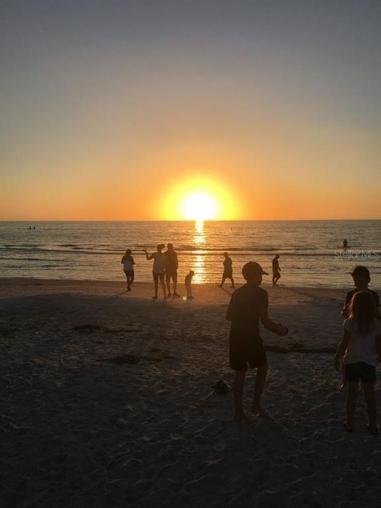 For Sale: $1,225,000 (4 beds, 3 baths, 1980 Square Feet)