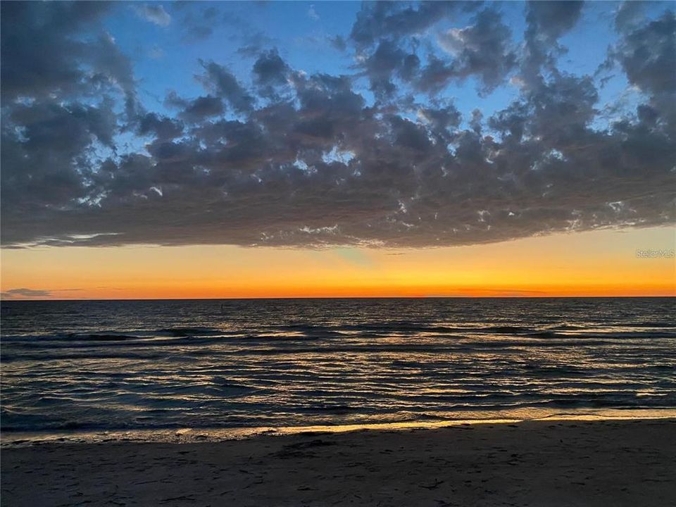 For Sale: $1,225,000 (4 beds, 3 baths, 1980 Square Feet)