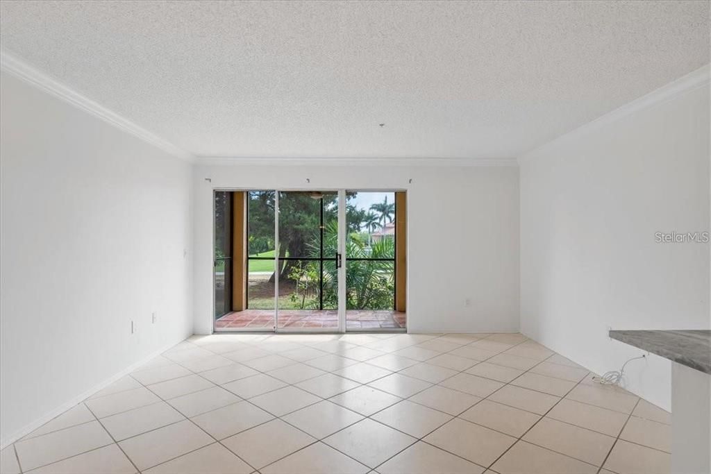 Под контрактом: $1,895 (2 спален, 1 ванн, 903 Квадратных фут)