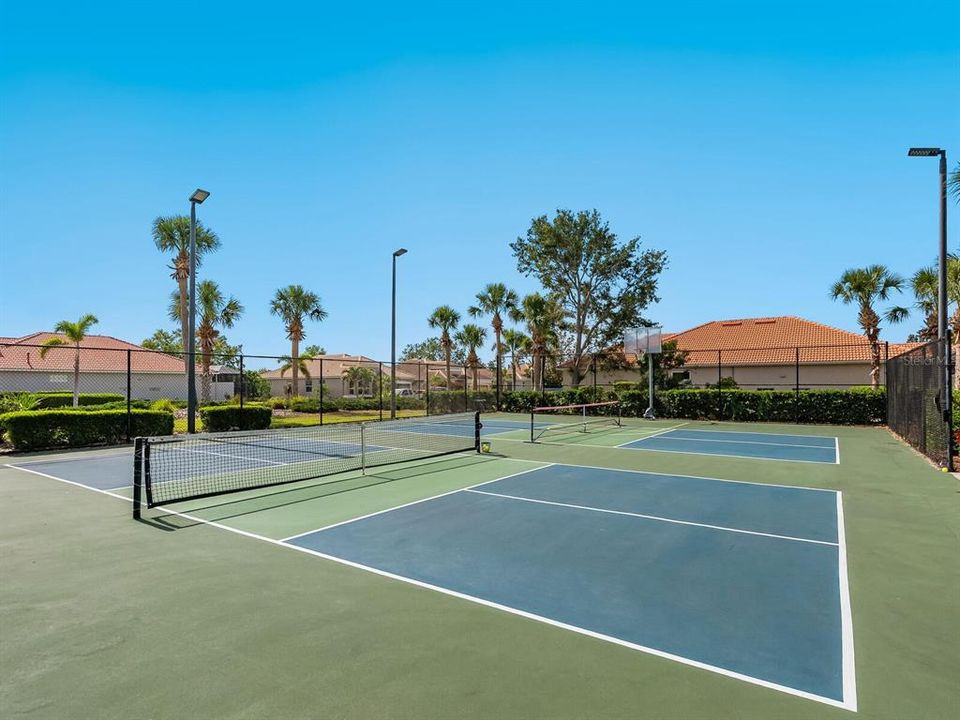 Activo con contrato: $867,000 (3 camas, 2 baños, 2483 Pies cuadrados)