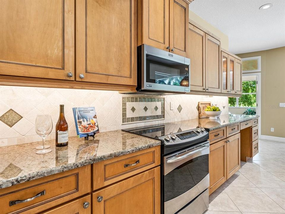 Activo con contrato: $867,000 (3 camas, 2 baños, 2483 Pies cuadrados)