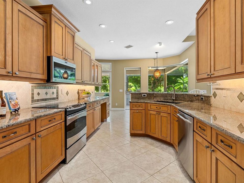 Activo con contrato: $867,000 (3 camas, 2 baños, 2483 Pies cuadrados)