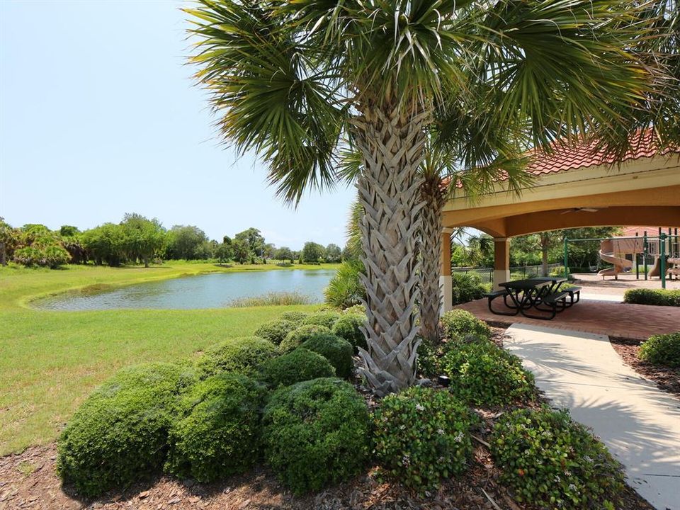 Activo con contrato: $867,000 (3 camas, 2 baños, 2483 Pies cuadrados)