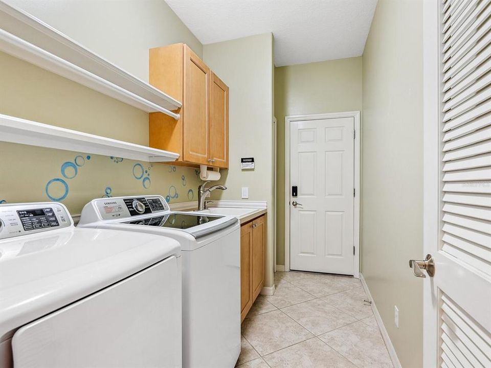 Activo con contrato: $867,000 (3 camas, 2 baños, 2483 Pies cuadrados)