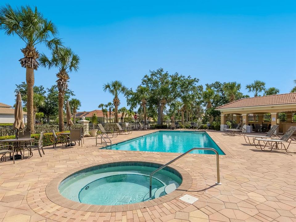 Activo con contrato: $867,000 (3 camas, 2 baños, 2483 Pies cuadrados)