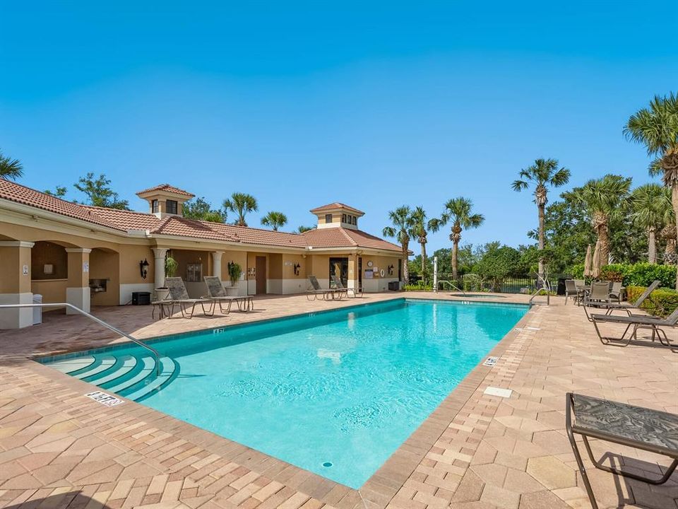 Activo con contrato: $867,000 (3 camas, 2 baños, 2483 Pies cuadrados)