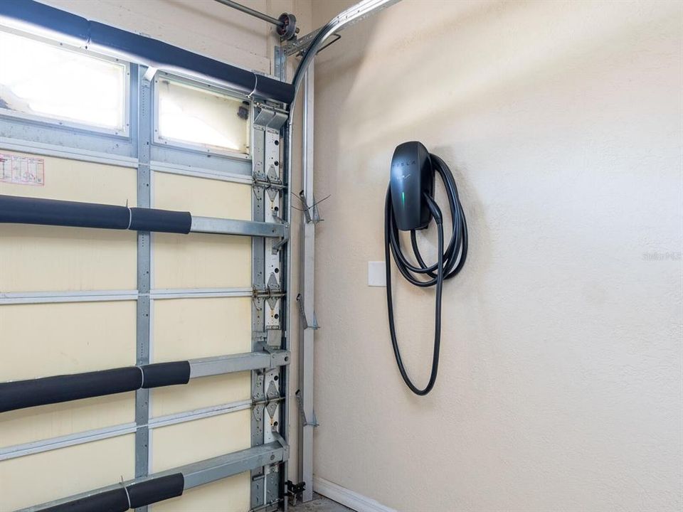 Activo con contrato: $867,000 (3 camas, 2 baños, 2483 Pies cuadrados)