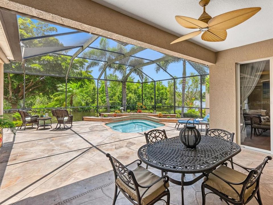 Activo con contrato: $867,000 (3 camas, 2 baños, 2483 Pies cuadrados)