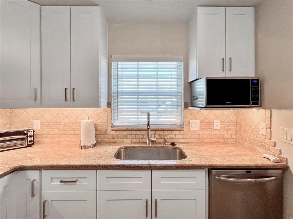 待售: $229,000 (2 贝兹, 2 浴室, 1078 平方英尺)