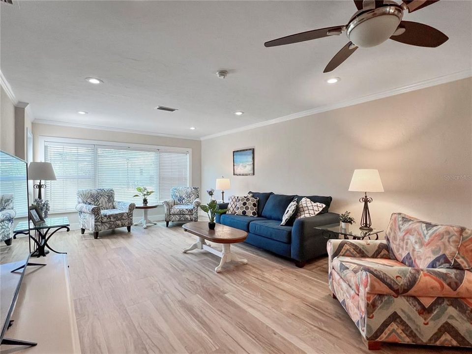 待售: $229,000 (2 贝兹, 2 浴室, 1078 平方英尺)